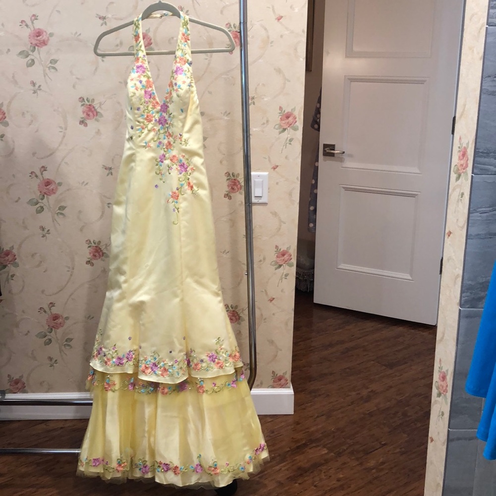 Yellow evening gown with flower accents